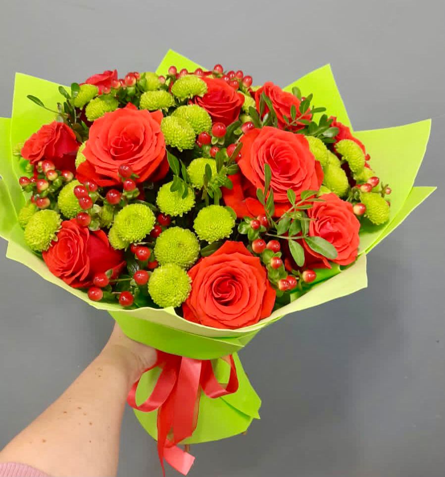 Букет цветов из: Хризантемы и Розы в Благоево