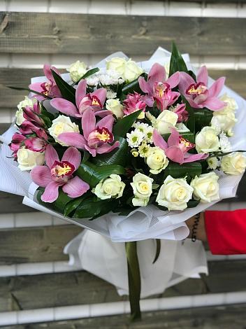 Букет цветов из: Розы и Хризантемы в Благоево
