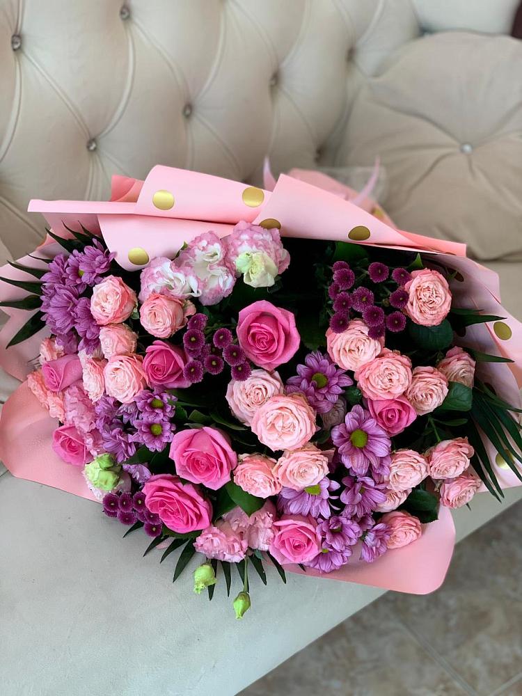 Букет цветов из: Хризантемы, Розы и Лизиантусы в Благоево