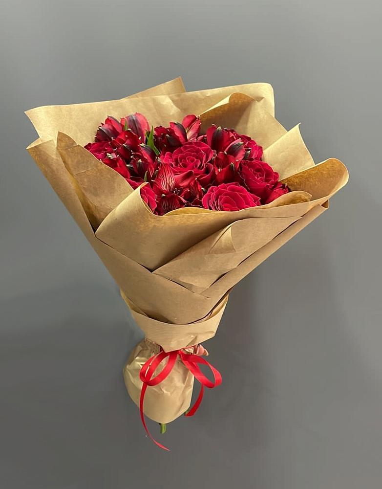 Букет цветов из: Альстромерии и Розы в Благоево