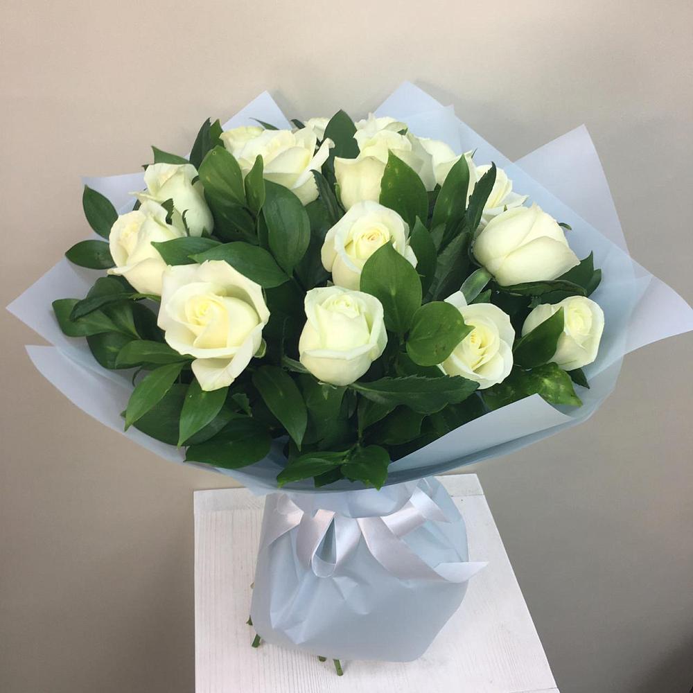 Букет 15 Белых роз Проуд в Благоево