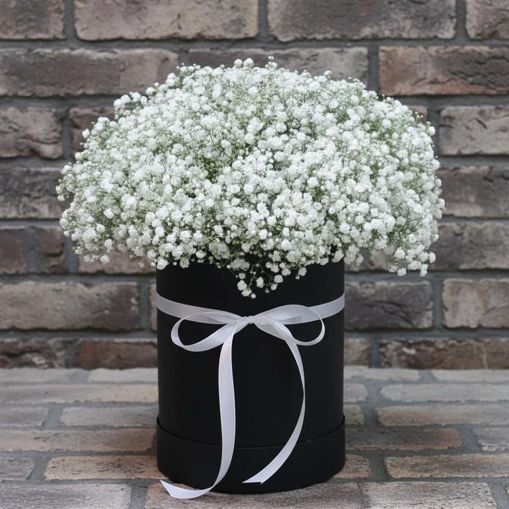 Цветочная композиция из Гипсофила в шляпной коробке в Благоево