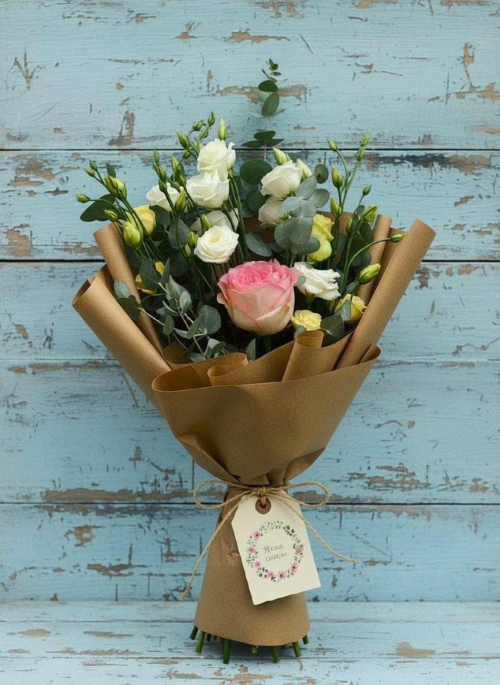 Букет цветов из: Розы и Лизиантусы в Благоево