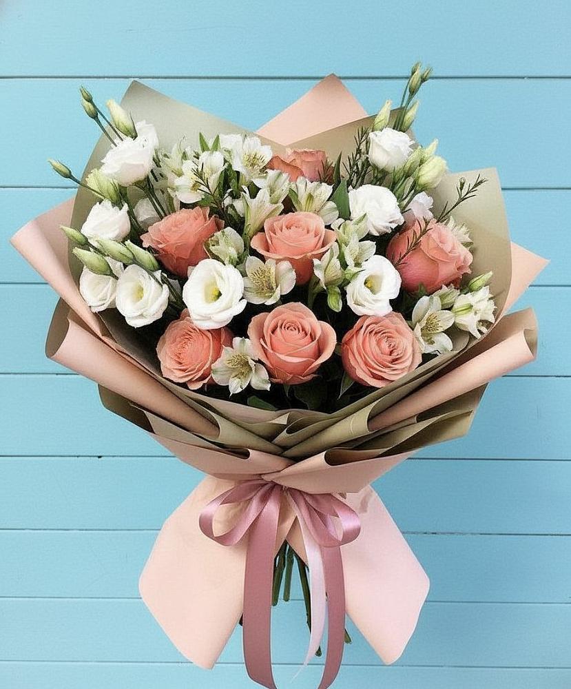 Букет цветов из: Розы, Альстромерии и Лизиантусы в Благоево