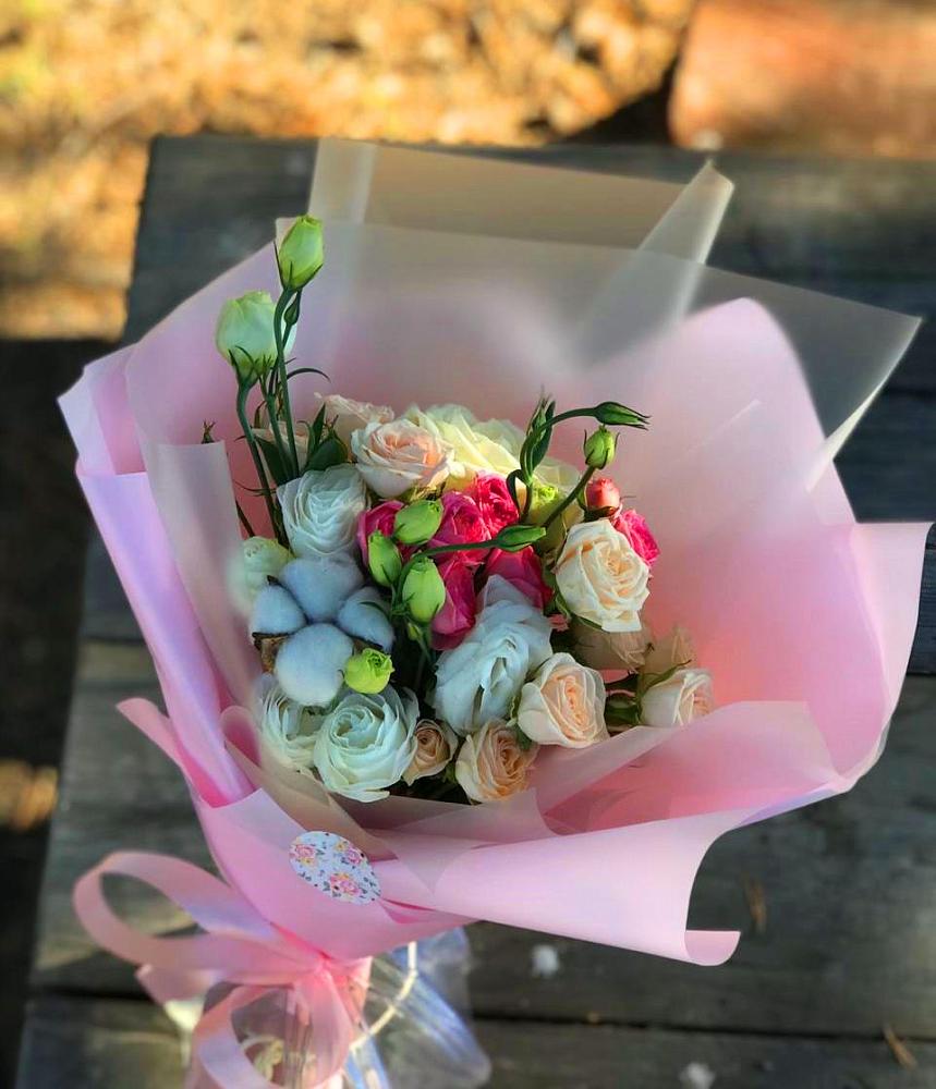 Букет цветов из: Розы и Лизиантусы в Благоево