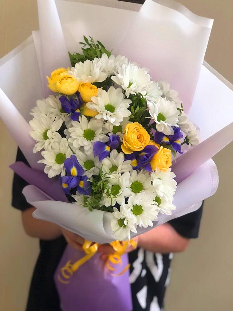 Букет цветов из: Ирисы, Хризантемы и Розы в Благоево