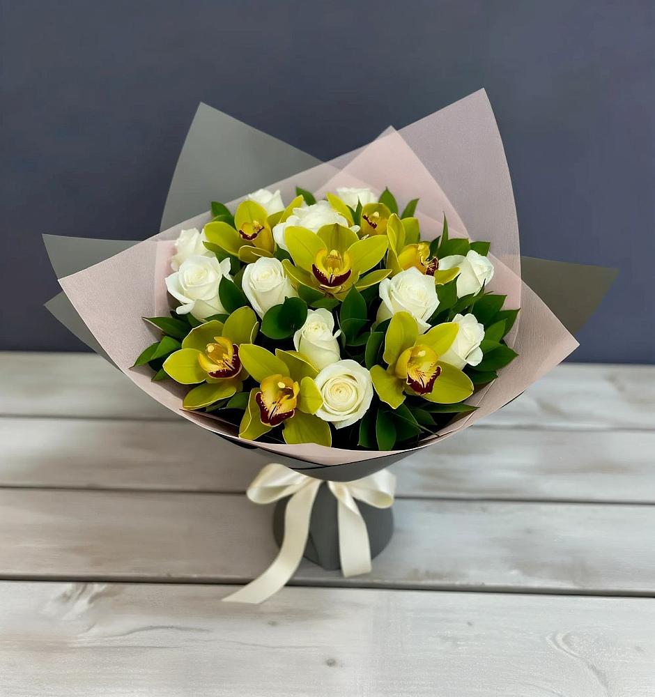 Букет цветов из: Орхидеи и Розы в Благоево