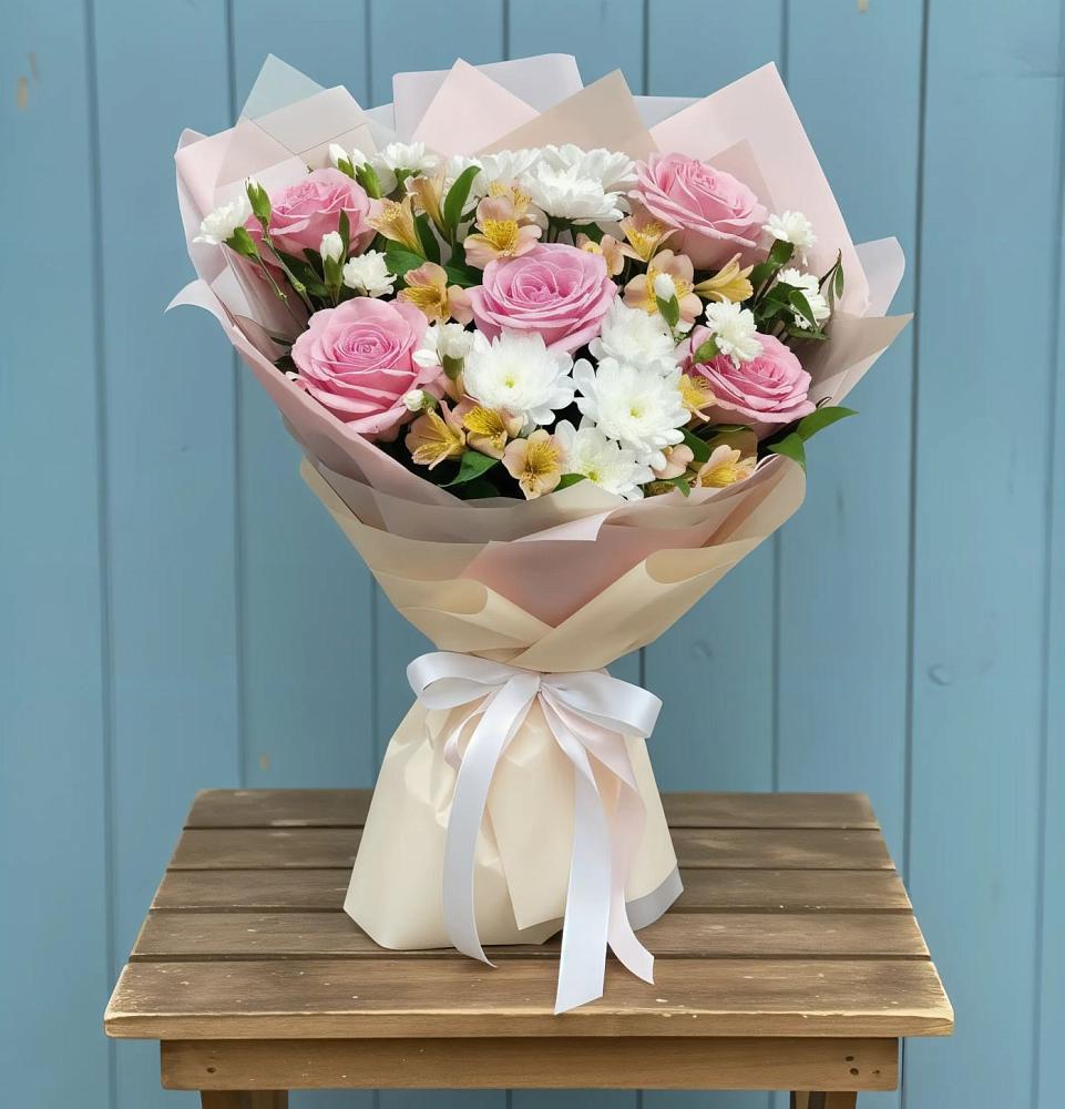 Букет цветов из: Гвоздики, Орхидеи и Розы в Благоево