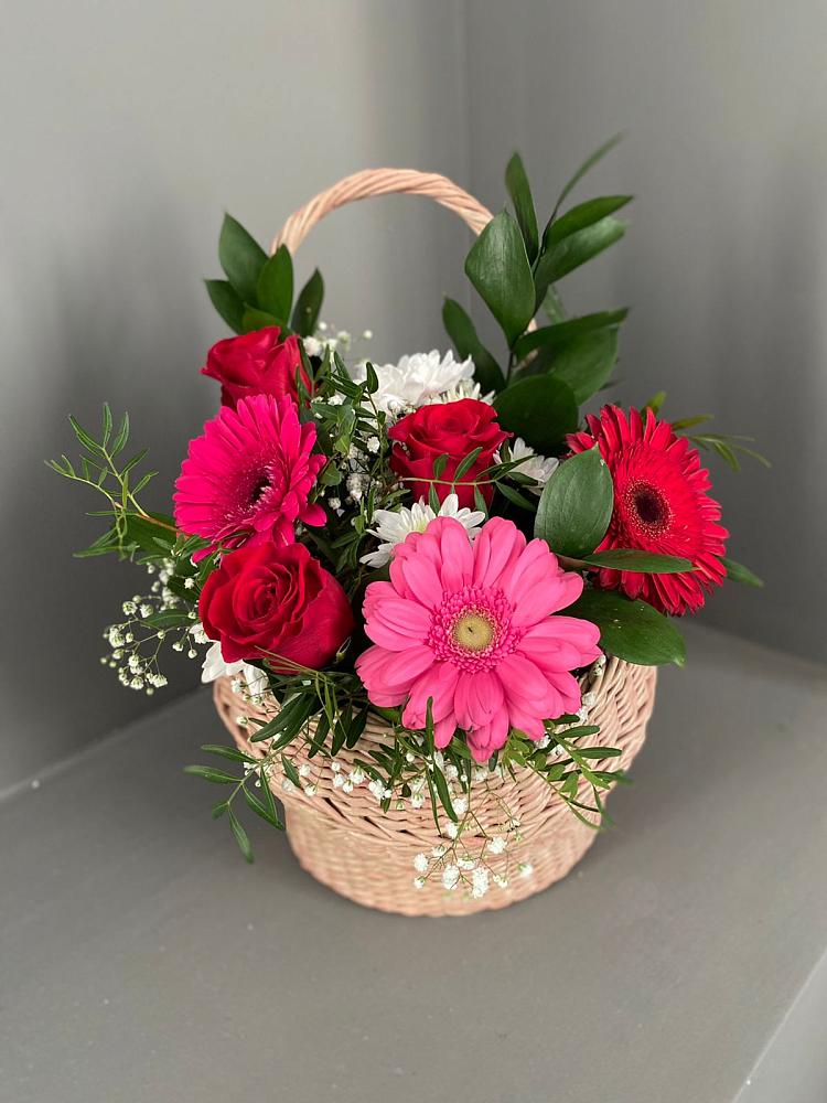 Цветочная композиция из Розы, Хризантемы и Герберы в корзине в Благоево