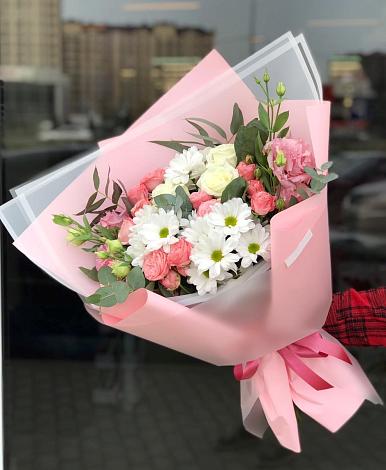 Букет цветов из: Розы, Лизиантусы и Хризантемы в Благоево